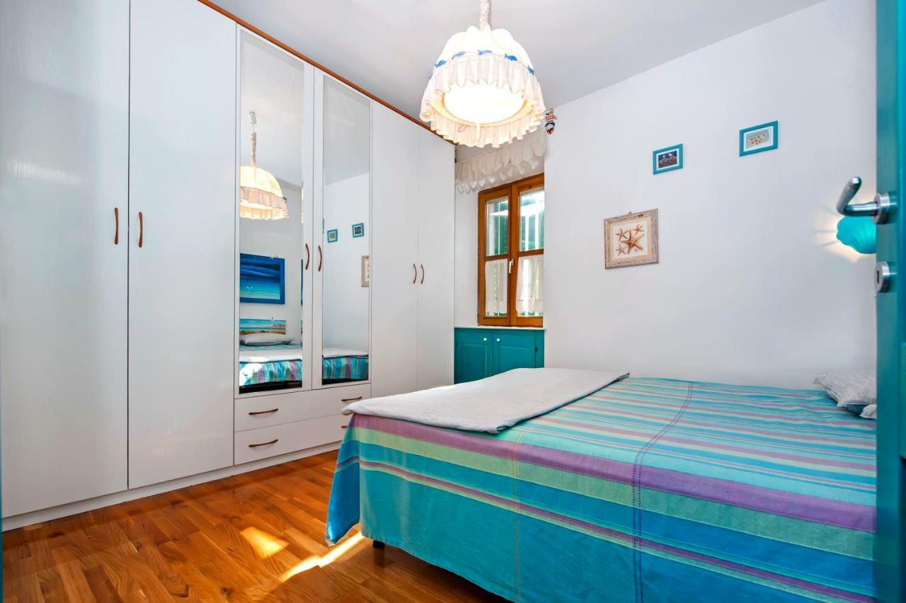 Riva Blu Sea View Apartment Ровин Екстериор снимка