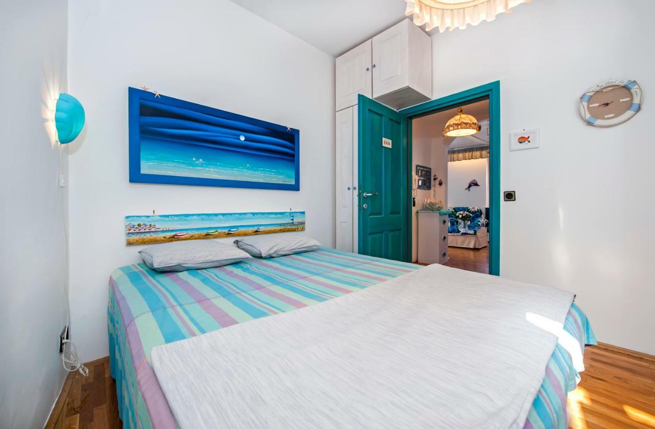 Riva Blu Sea View Apartment Ровин Екстериор снимка